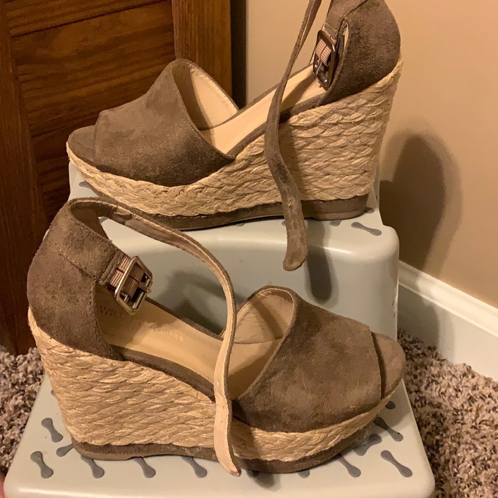 Tan platform espadrilles